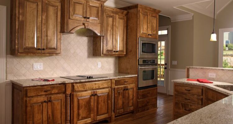 Beautiful and Elegant Kitchen Design Oak Cabinets