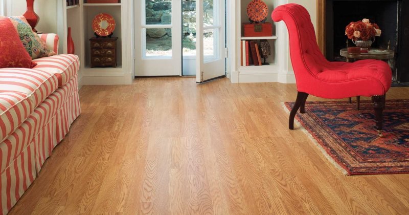 Red oak laminate flooring