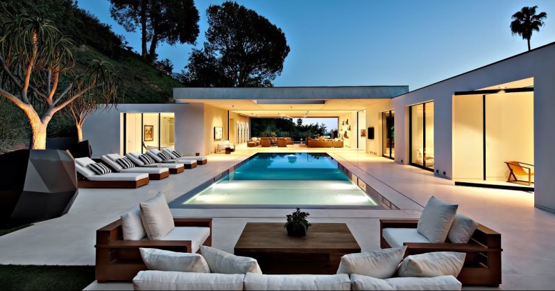 Modern luxury residence